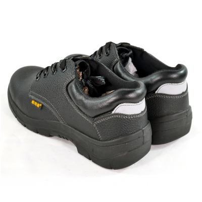 New men‘s safety shoes Wear-resistant thick Anti-smash water proof For construction workers Factory price for sale